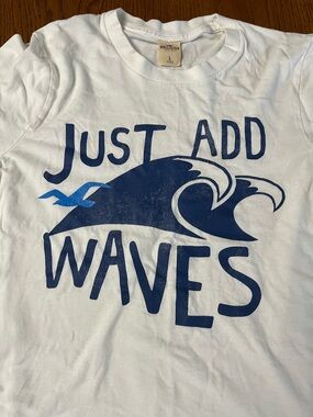 Hollister White "Just Add Waves" Graphic Tee men’s athletic fit